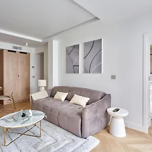 Centre De By Prestige Paris