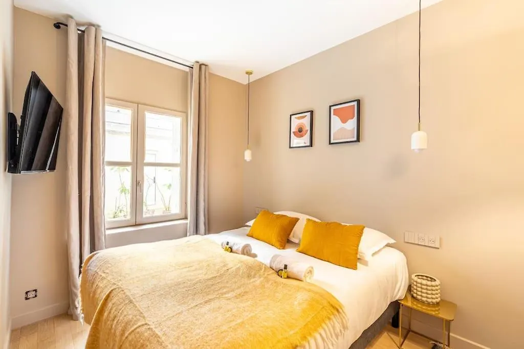 Lovely Home In The Heart Of Paris 0*,